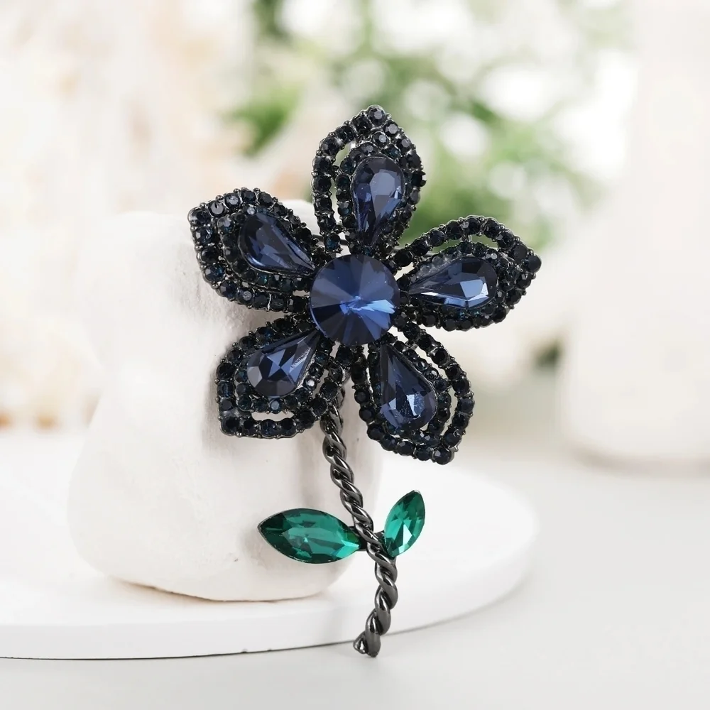 VQ Flower Brooch